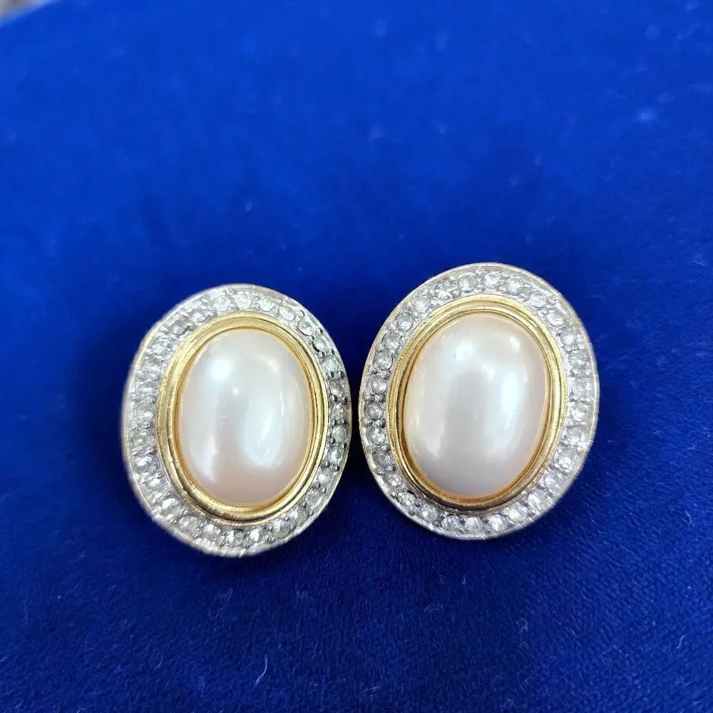 Vintage Trifari signed Gold Plated Pearl and Crystal Rhinestones Earrings